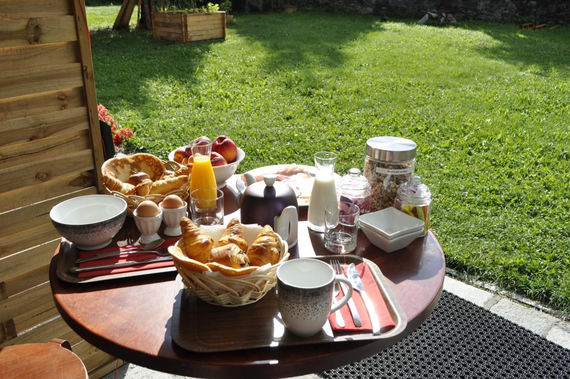 Chalet La Cachette Cyclists & Skiers Le Bourg-dʼOisans Exterior foto